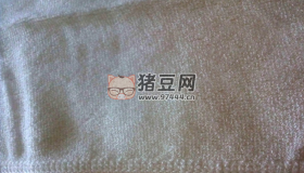 毛巾臟別用肥皂洗，教你一個(gè)妙招，多臟多舊的毛巾洗完跟新的一樣