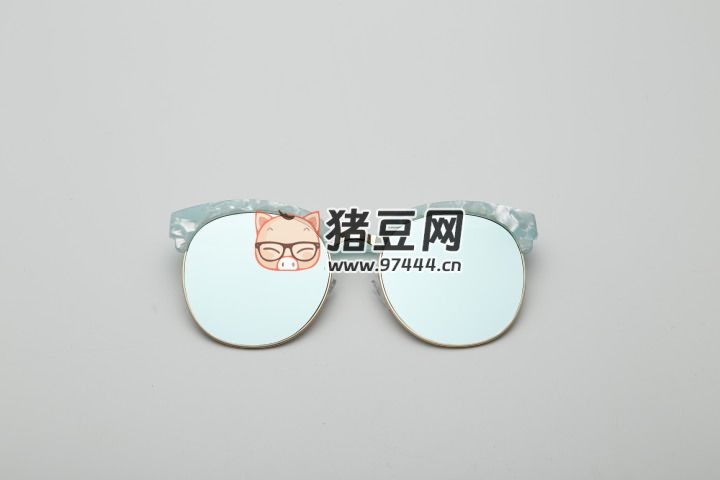 照片如何更換背景顏色？這招太好用了！幾分鐘就搞定
